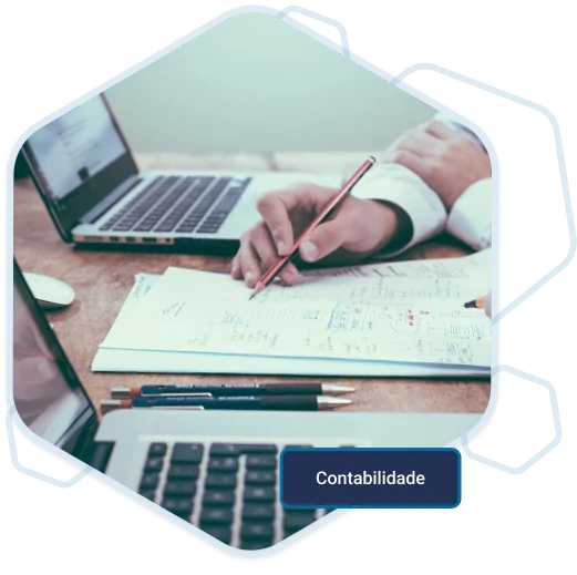 Pessoa trabalhando com contabilidade